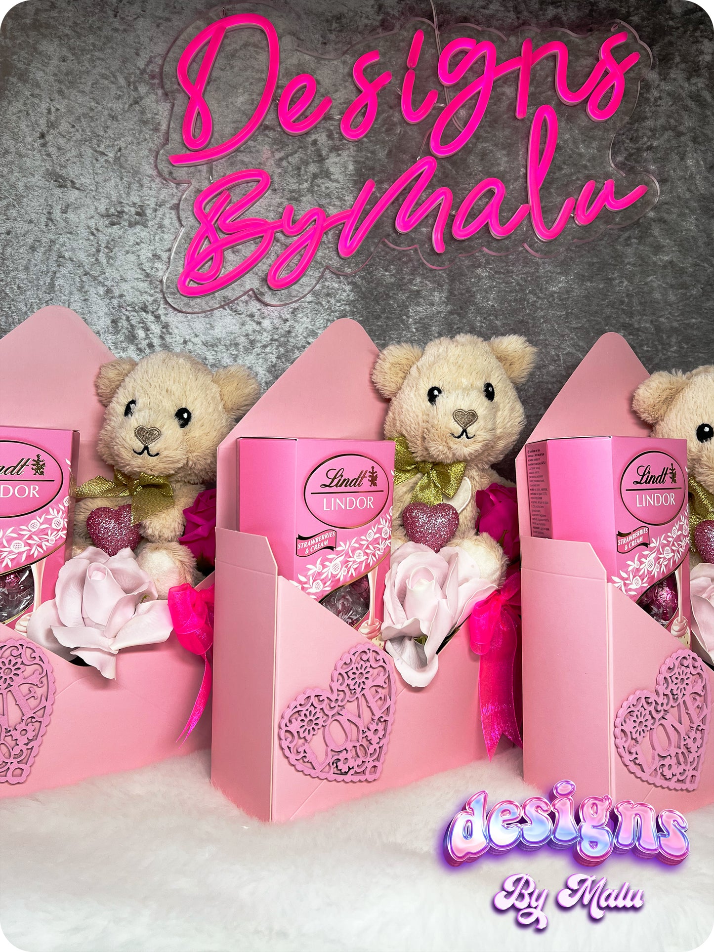 Mother's Day Envelope Artificial Flower Gift Box Arrangement in Pastel Pink with Lindor, Teddy Bear and Foil Mother's Day Balloon (10"), Special Occasion Gift for Mum πππ