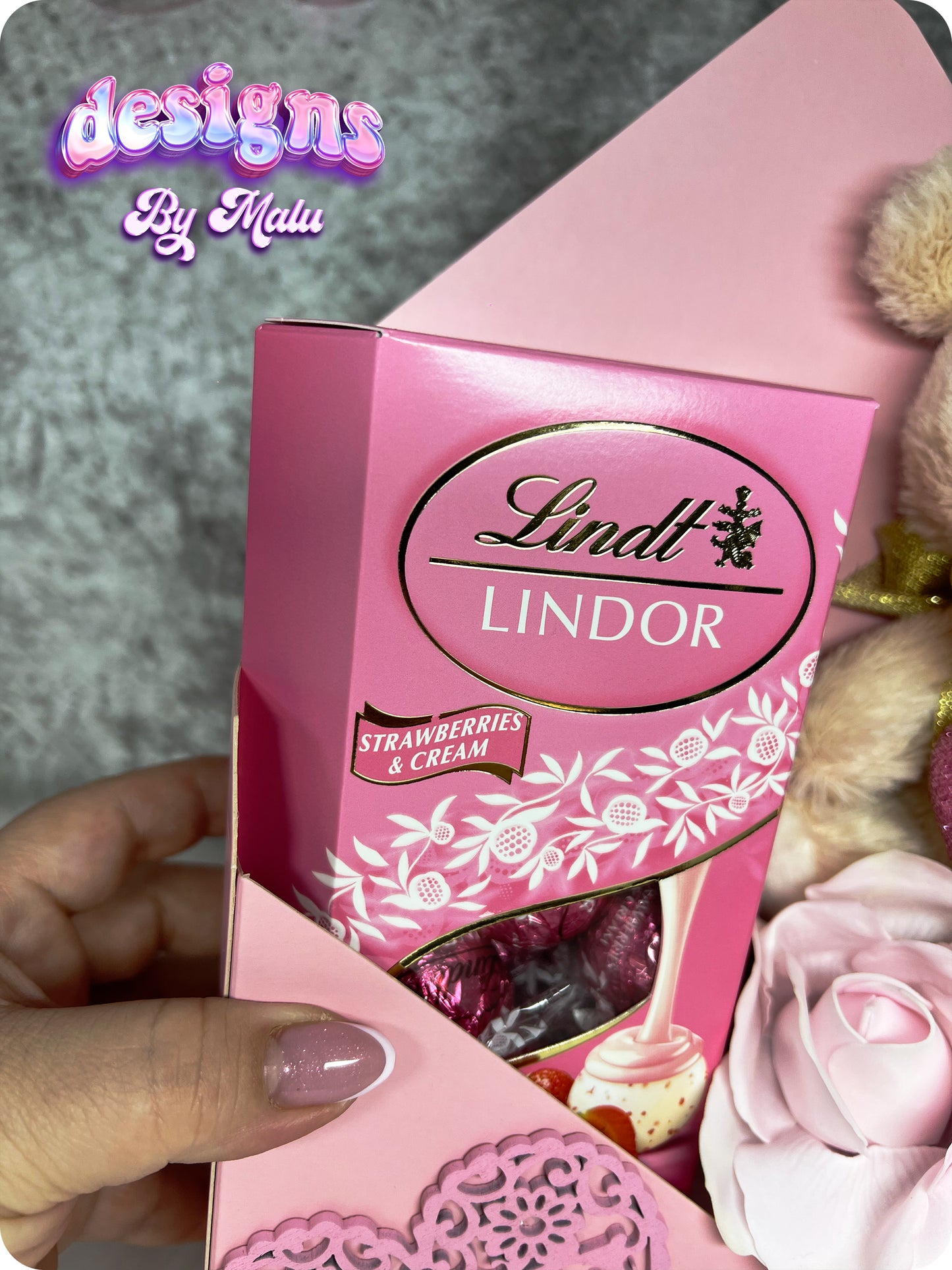 Mother's Day Envelope Artificial Flower Gift Box Arrangement in Pastel Pink with Lindor, Teddy Bear and Foil Mother's Day Balloon (10"), Special Occasion Gift for Mum πππ