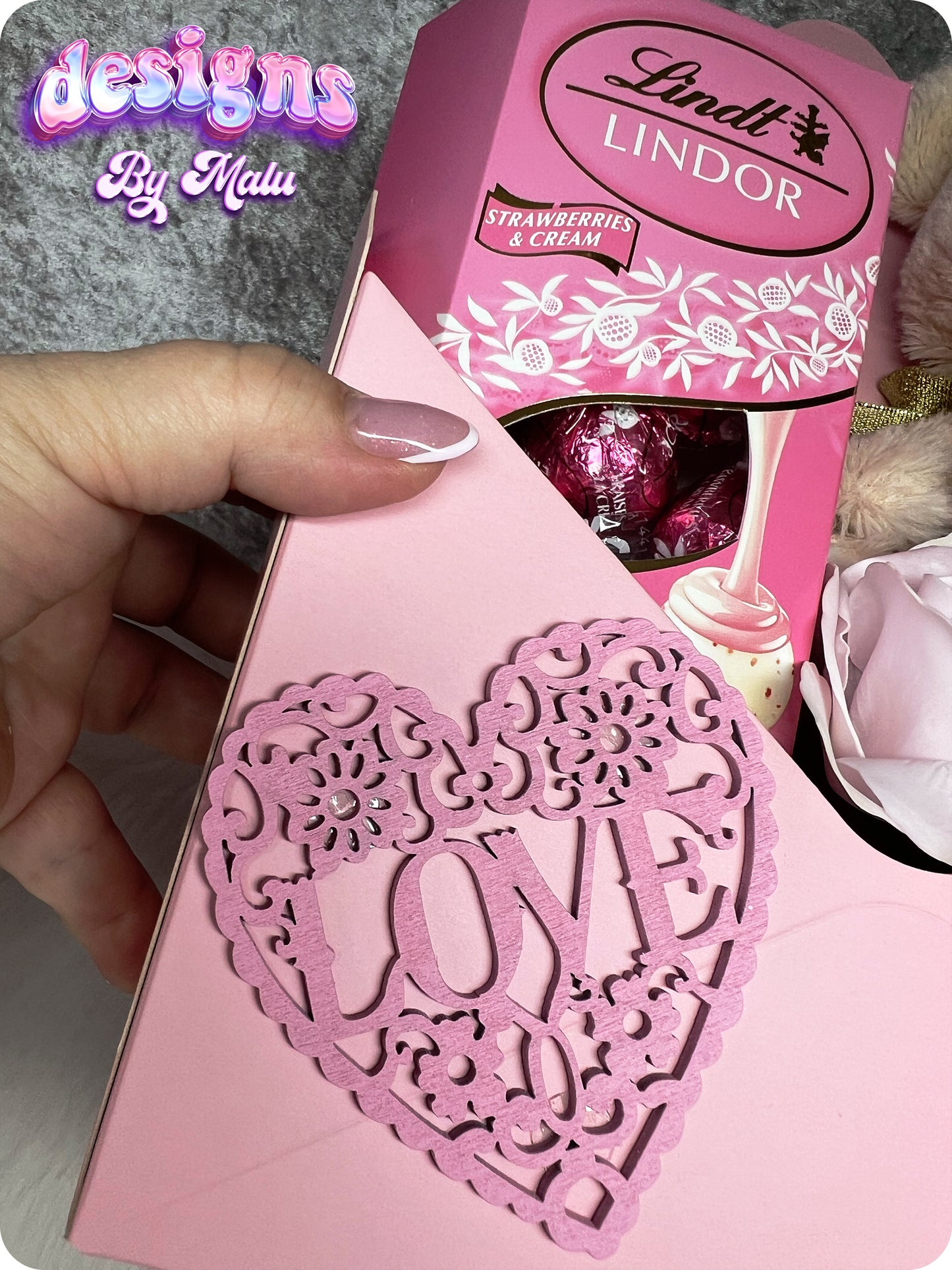 Mother's Day Envelope Artificial Flower Gift Box Arrangement in Pastel Pink with Lindor, Teddy Bear and Foil Mother's Day Balloon (10"), Special Occasion Gift for Mum πππ
