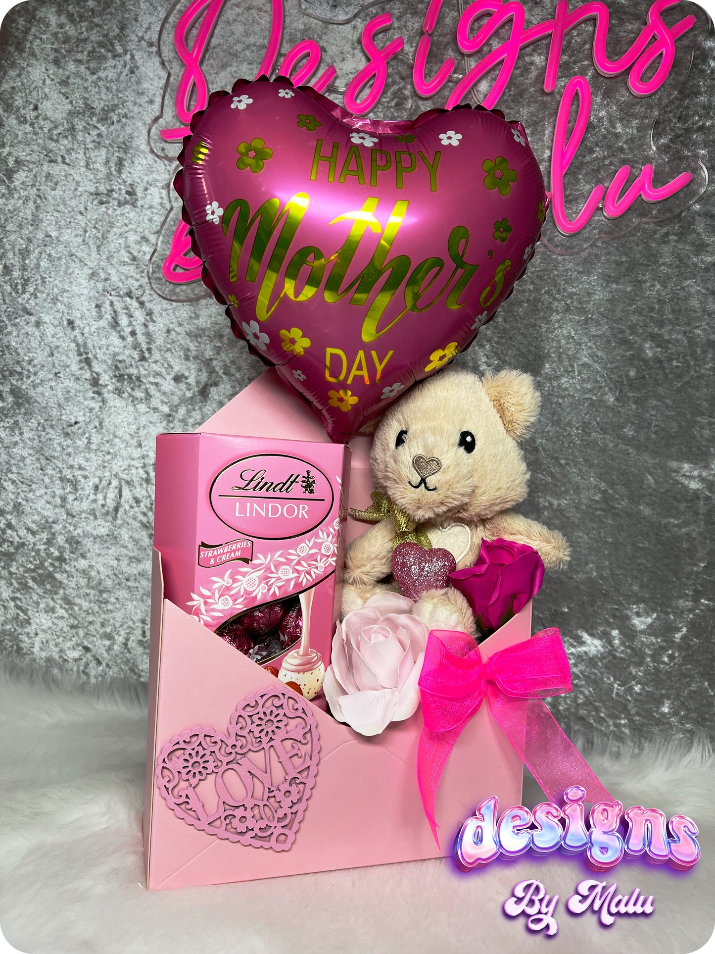 Mother's Day Envelope Artificial Flower Gift Box Arrangement in Pastel Pink with Lindor, Teddy Bear and Foil Mother's Day Balloon (10"), Special Occasion Gift for Mum πππ