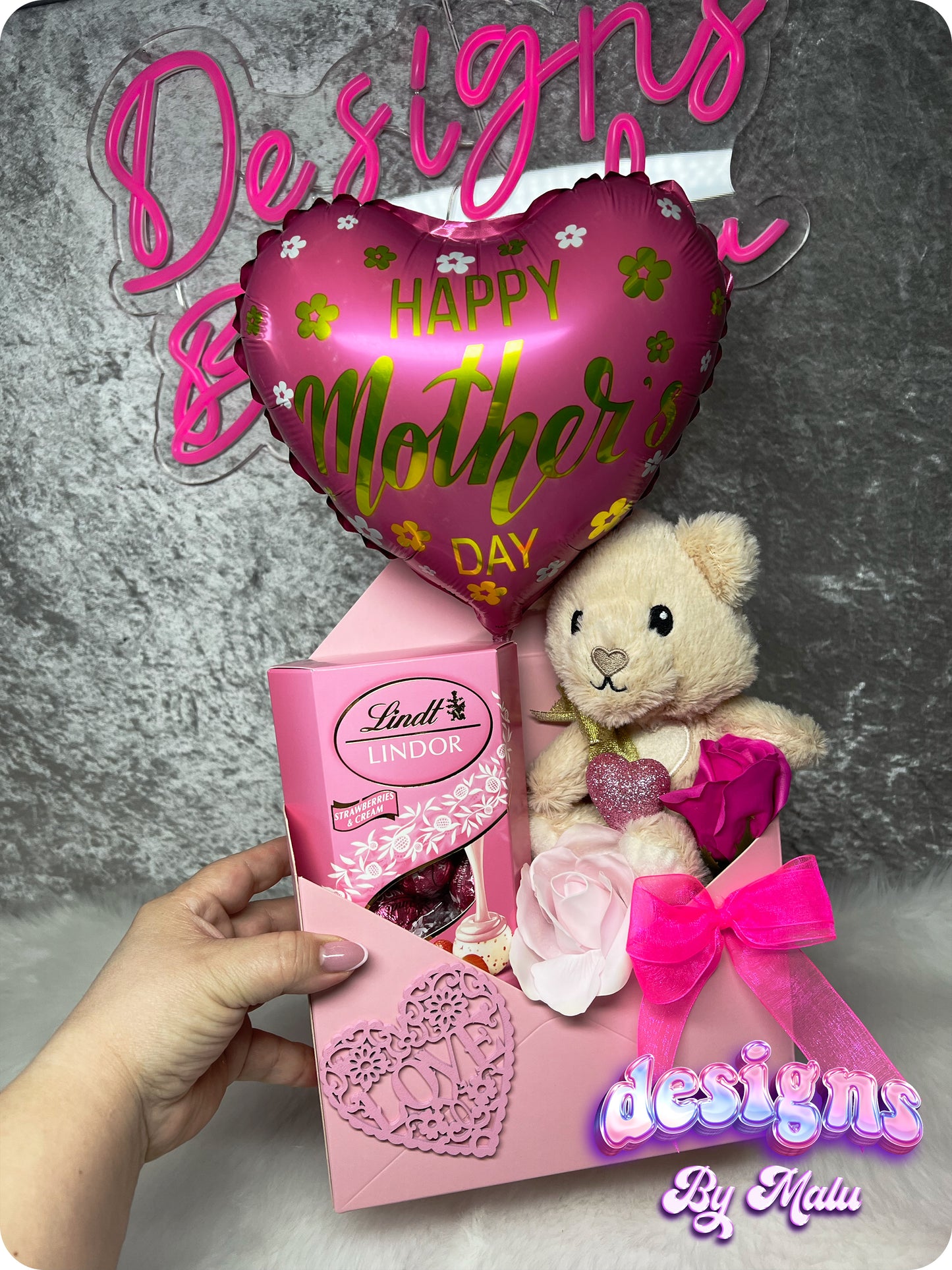 Mother's Day Envelope Artificial Flower Gift Box Arrangement in Pastel Pink with Lindor, Teddy Bear and Foil Mother's Day Balloon (10"), Special Occasion Gift for Mum πππ