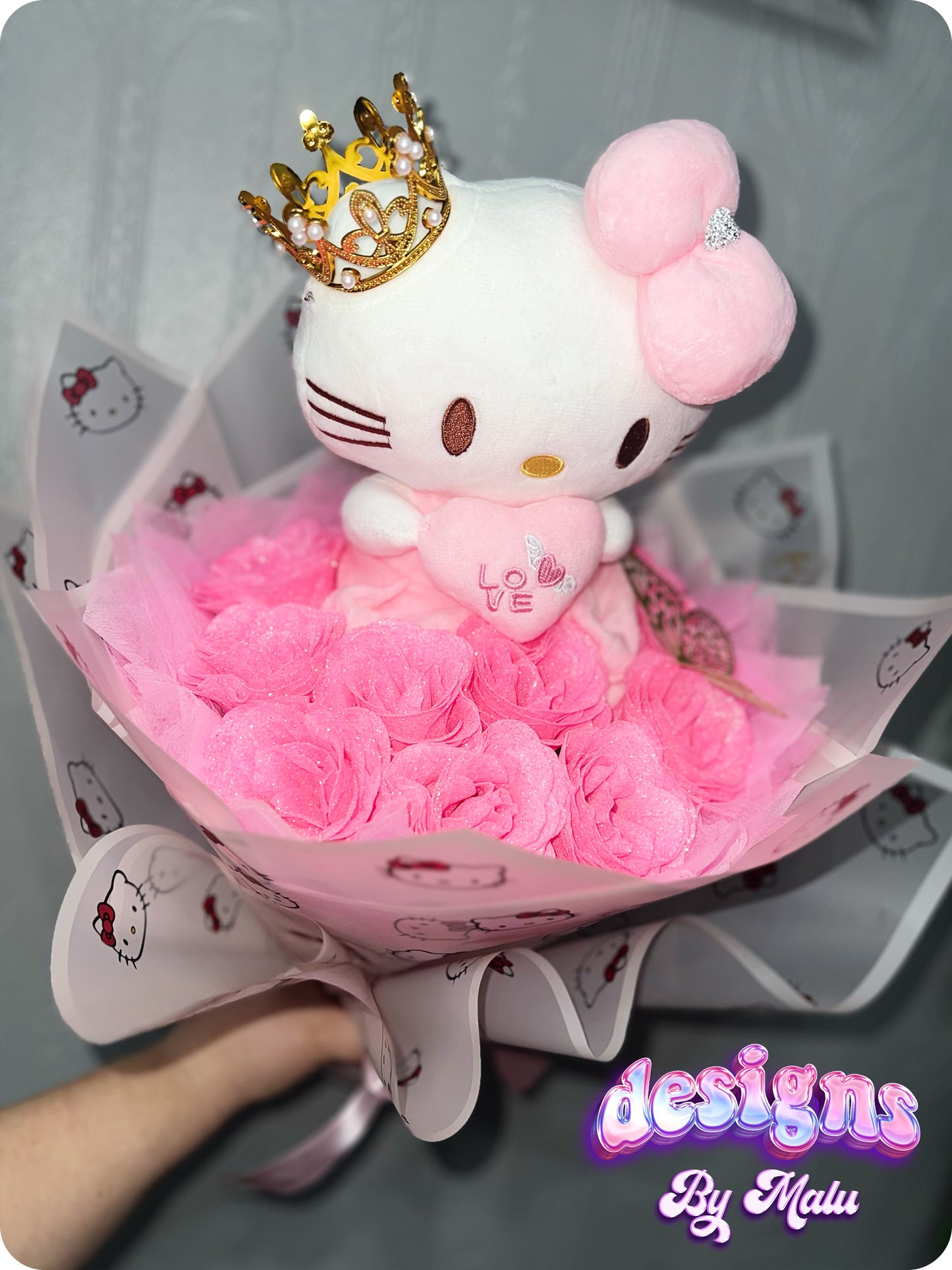 Valentine's Day Hello Kitty Pink Glitter (ARTIFICIAL) Rose Bouquet with Gold Crown and Hello Kitty Wrapping 👑💐