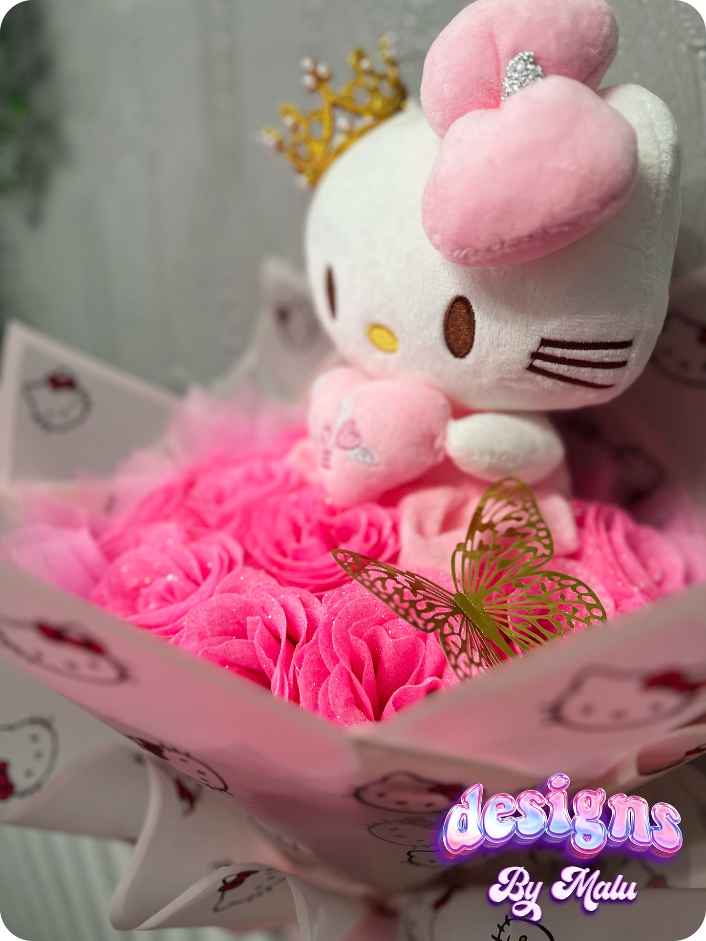 Valentine's Day Hello Kitty Pink Glitter (ARTIFICIAL) Rose Bouquet with Gold Crown and Hello Kitty Wrapping 👑💐