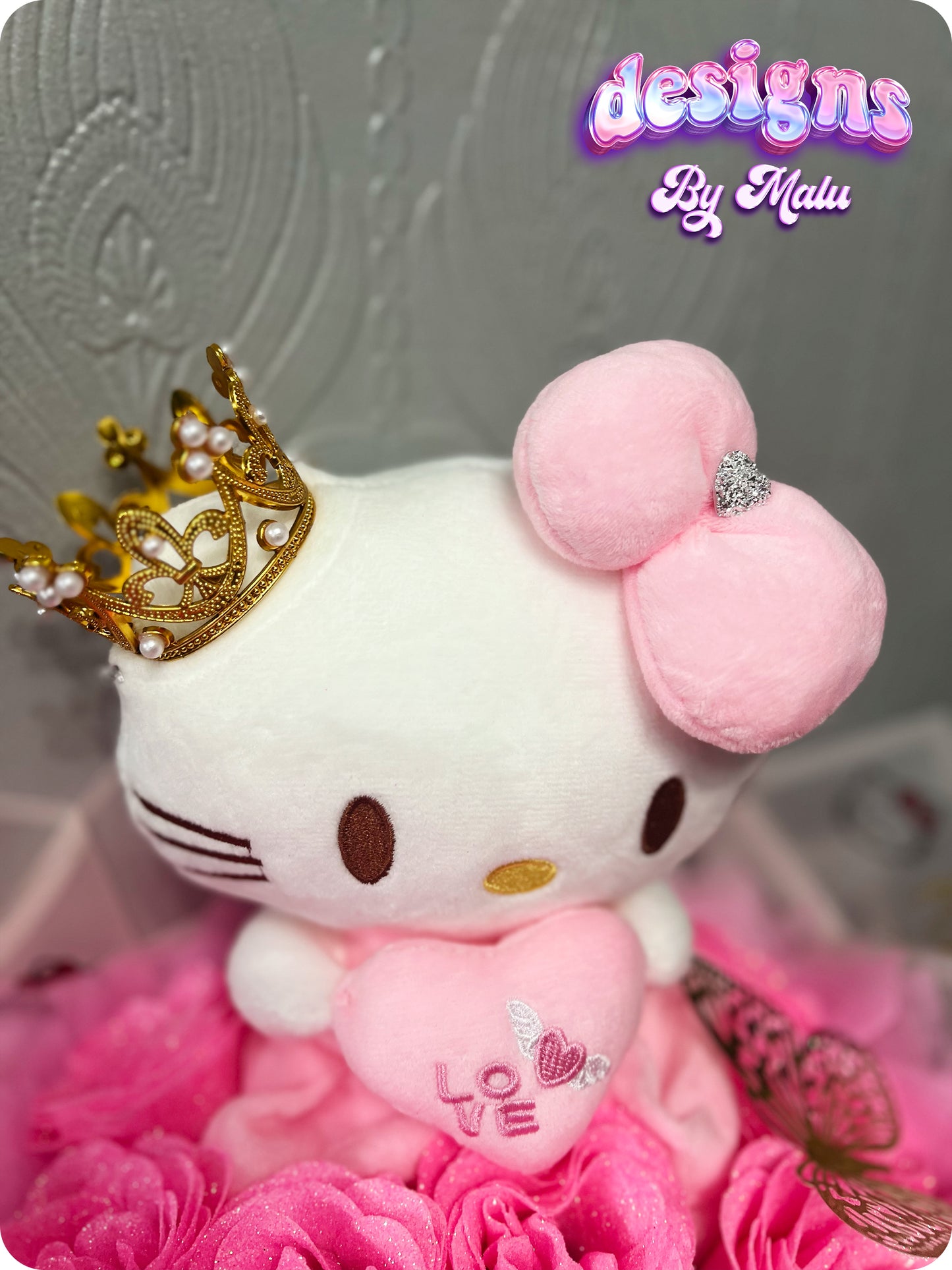 Valentine's Day Hello Kitty Pink Glitter (ARTIFICIAL) Rose Bouquet with Gold Crown and Hello Kitty Wrapping 👑💐